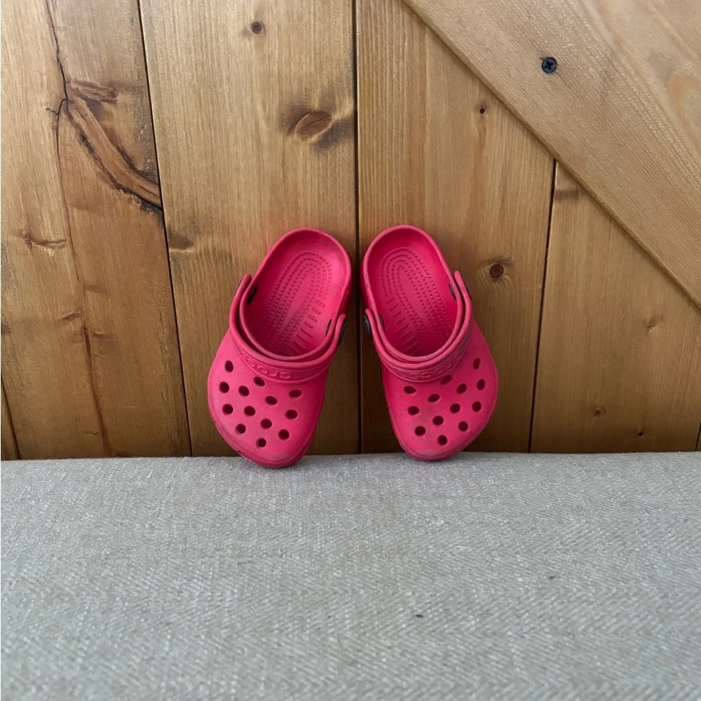 Unisex Baby Crocs in Varsity Red | Size 4 / 5